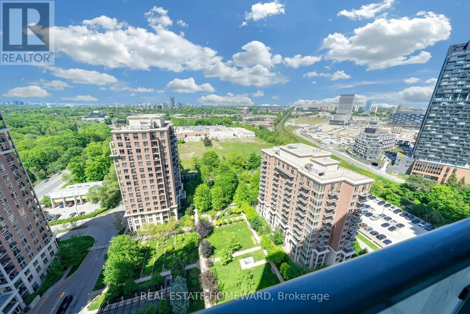 2039 - 20 INN ON THE PARK DRIVE