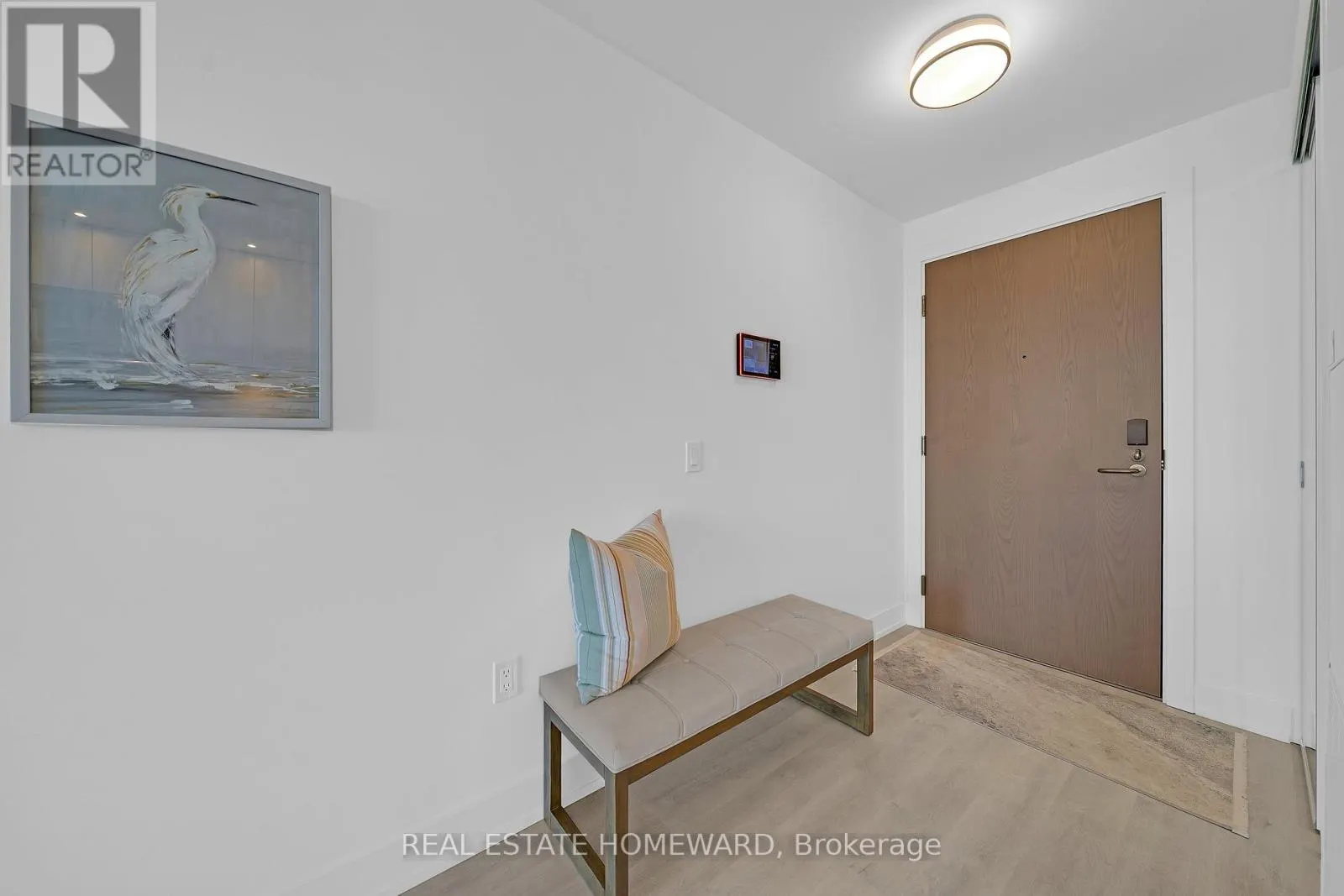 2039 - 20 INN ON THE PARK DRIVE