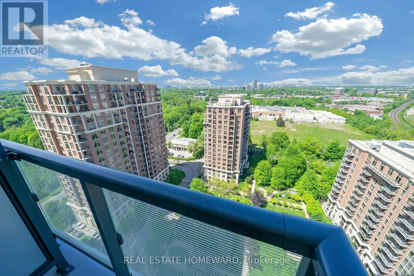 2039 - 20 INN ON THE PARK DRIVE