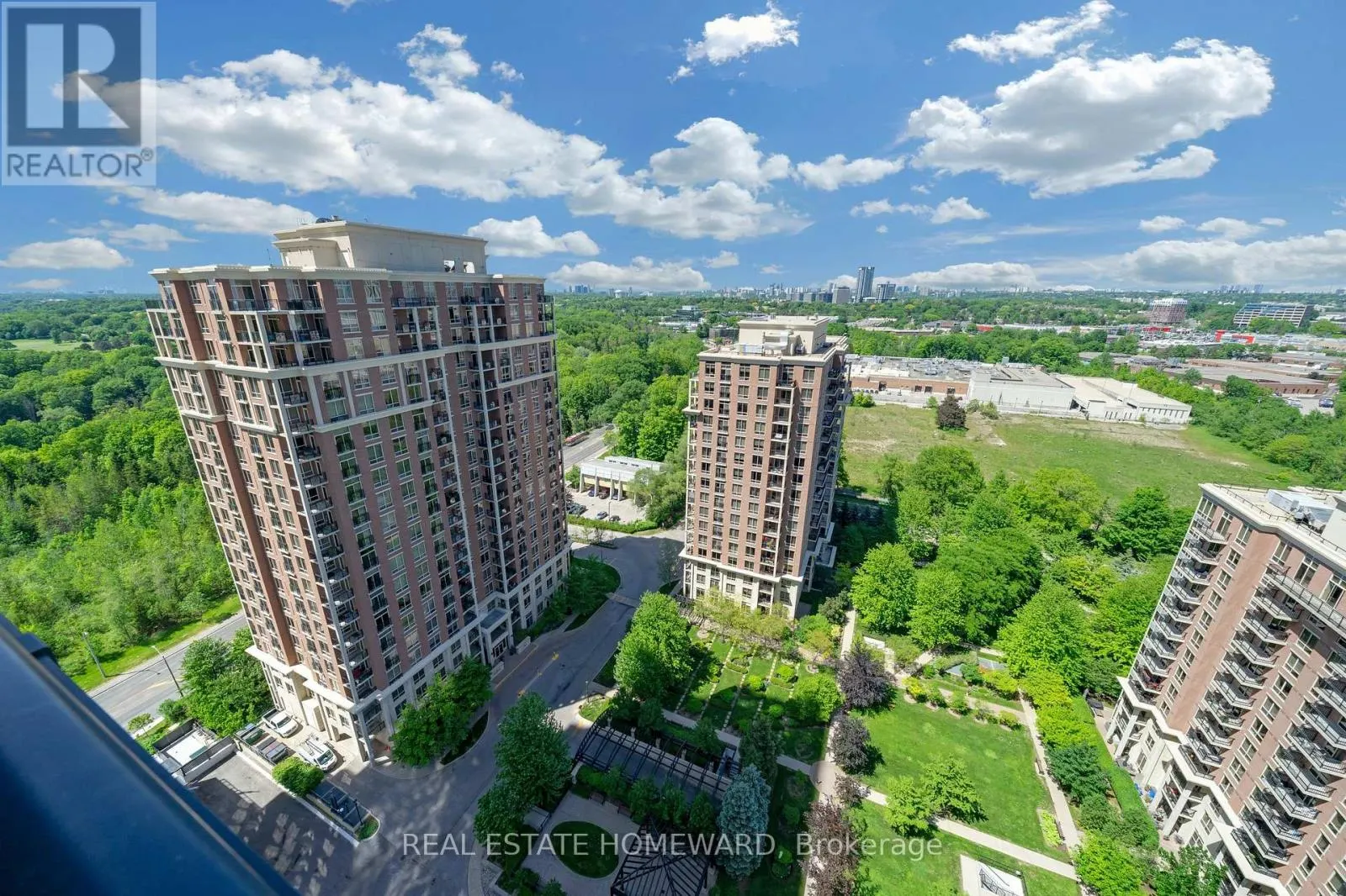 2039 - 20 INN ON THE PARK DRIVE