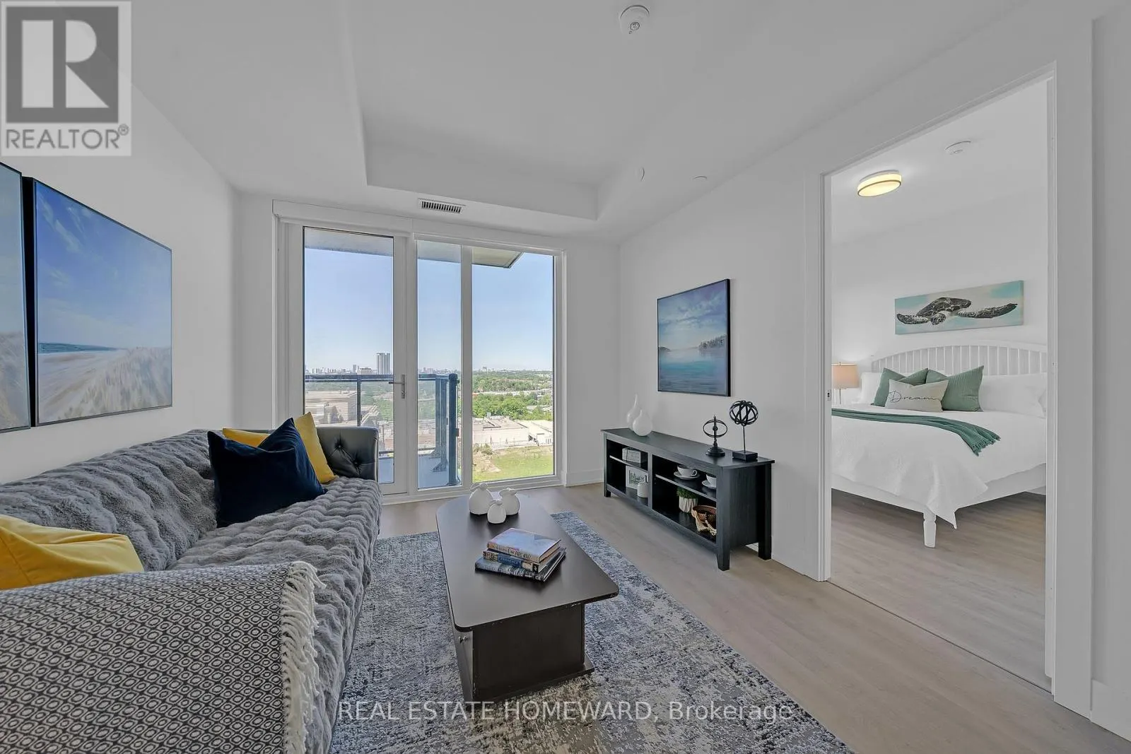 2039 - 20 INN ON THE PARK DRIVE