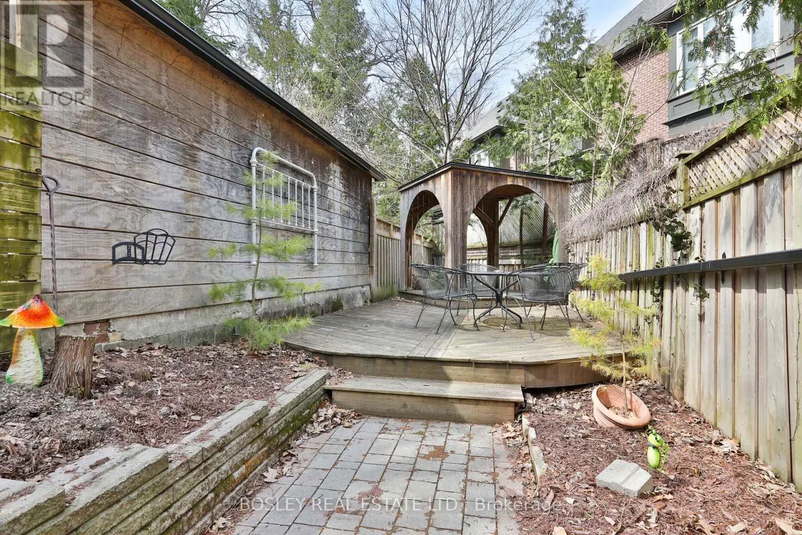 198A MOORE AVENUE