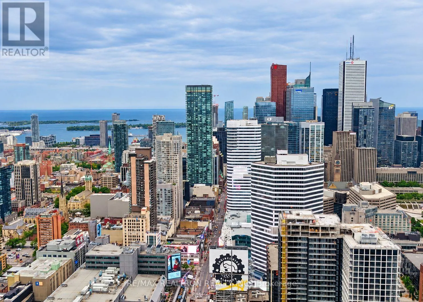 5207 - 386 YONGE STREET