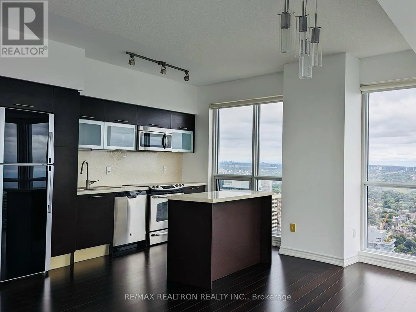 5207 - 386 YONGE STREET
