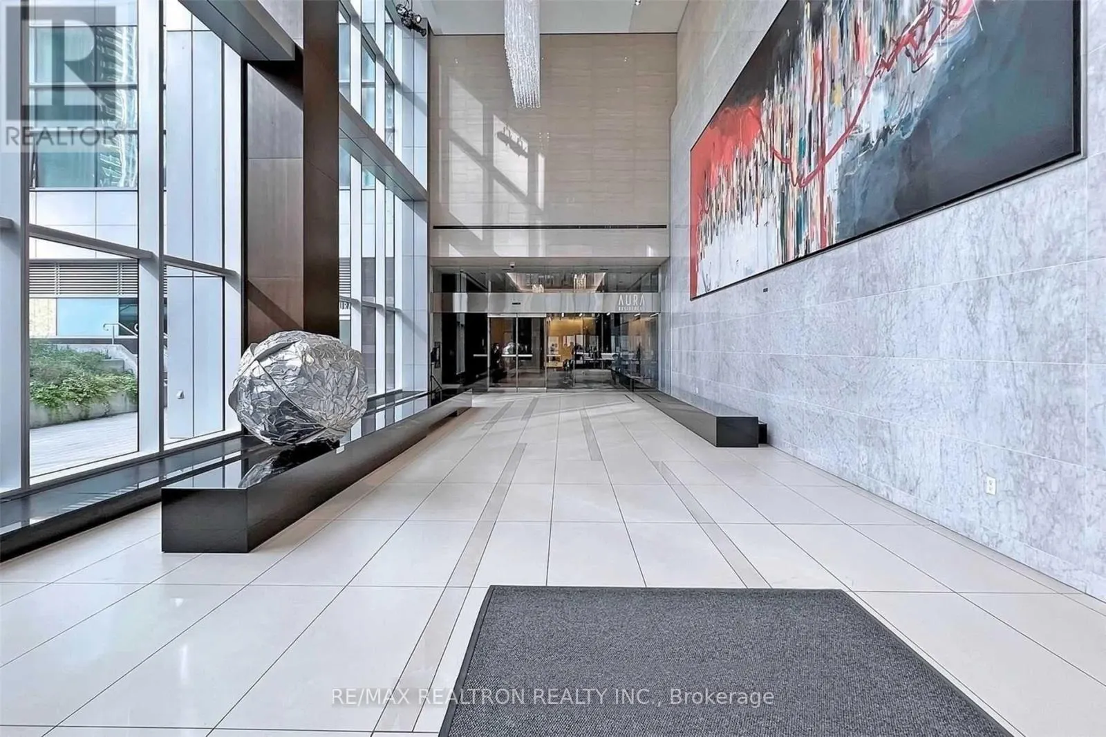 5207 - 386 YONGE STREET