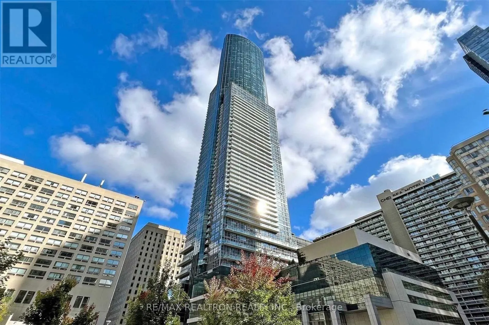 5207 - 386 YONGE STREET