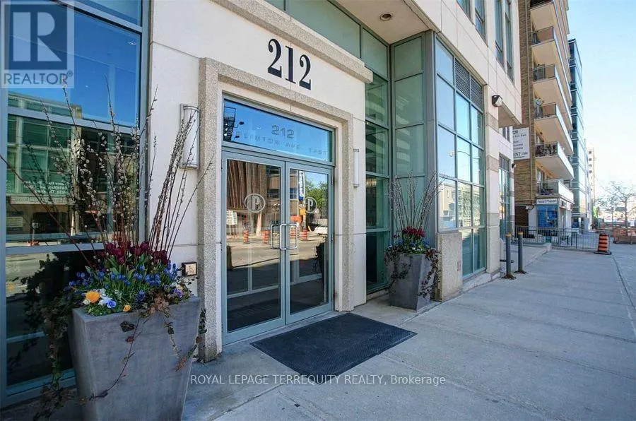 404 - 212 EGLINTON AVENUE E