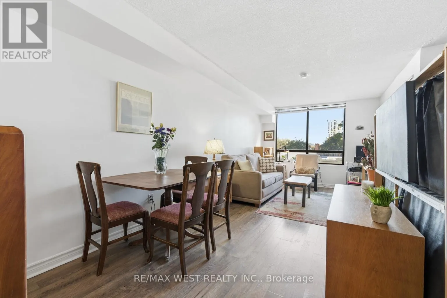 404 - 117 GERRARD STREET E