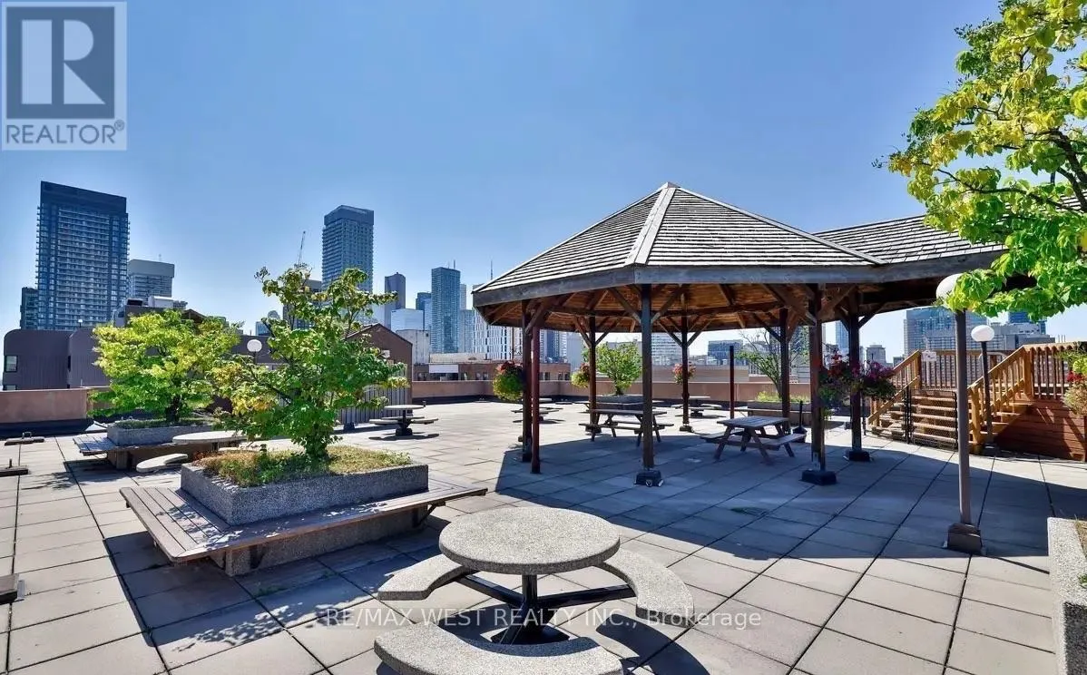 404 - 117 GERRARD STREET E