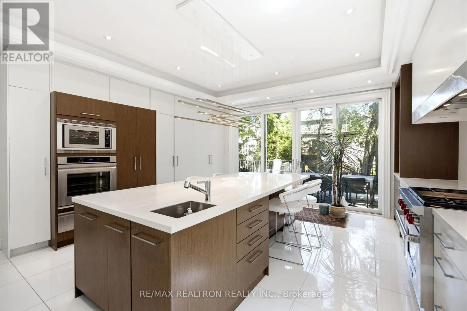 50 VIEWMOUNT AVENUE