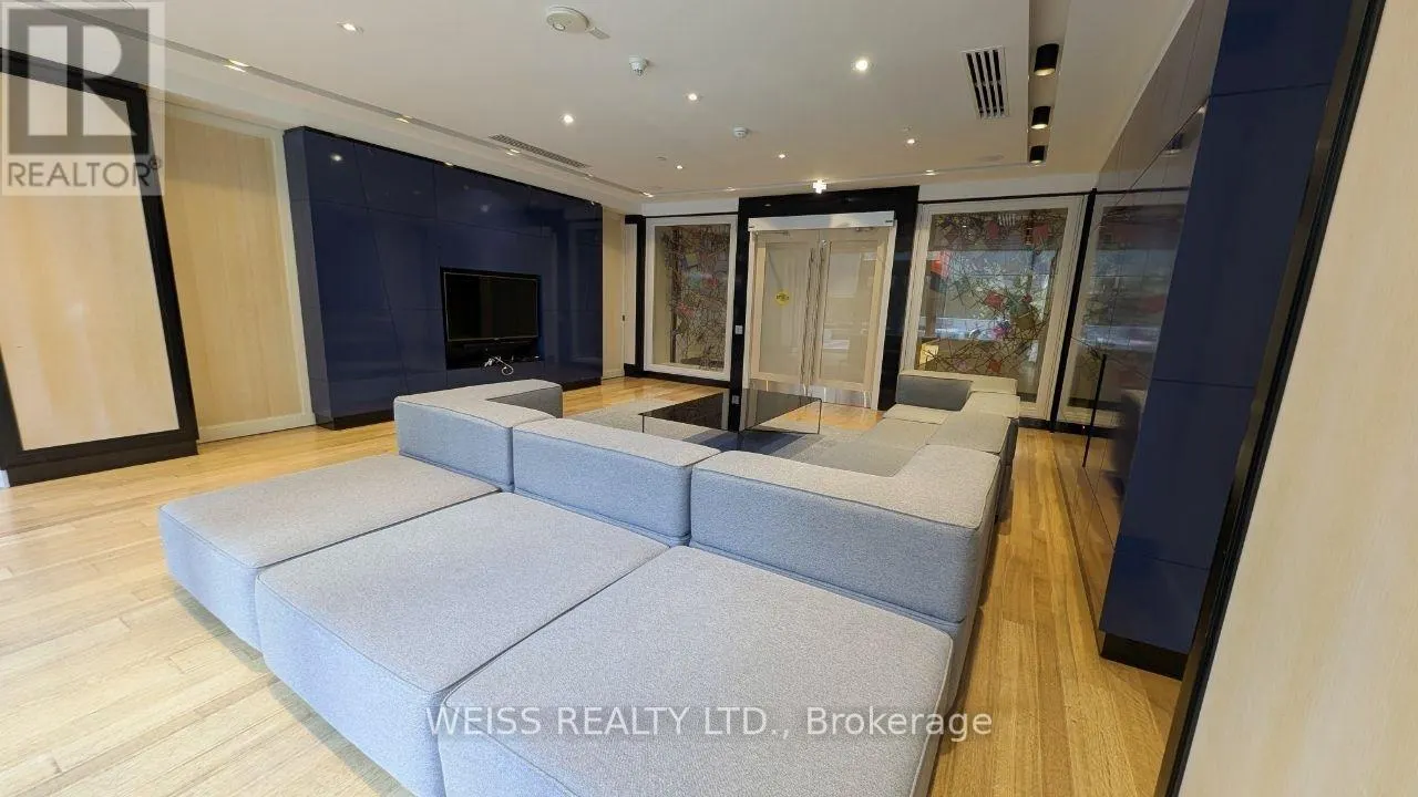 609 - 30 ROEHAMPTON AVENUE
