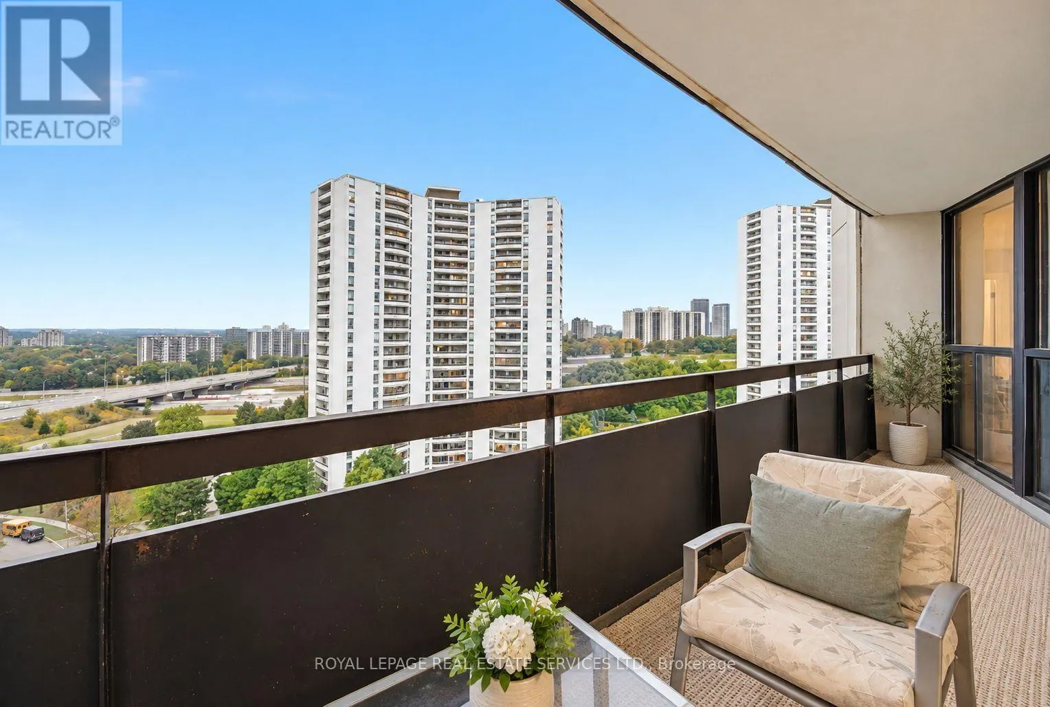 1502 - 75 GRAYDON HALL DRIVE