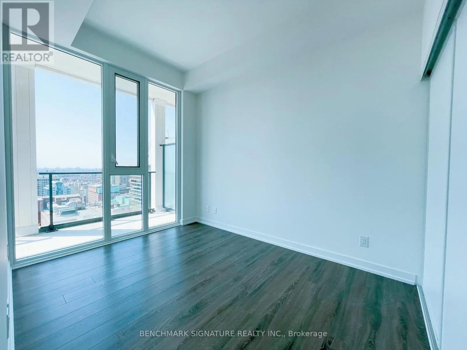 2710 - 20 EDWARD STREET