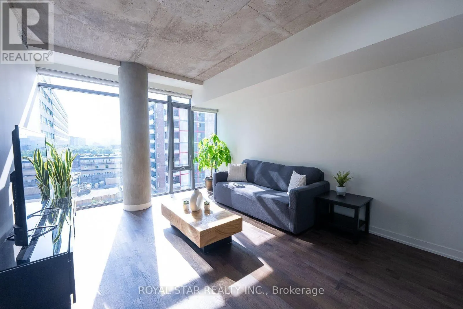 623 - 95 BATHURST STREET