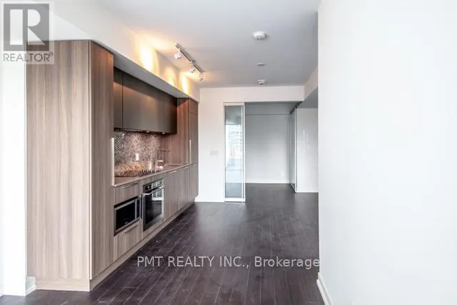 1617 - 85 WOOD STREET