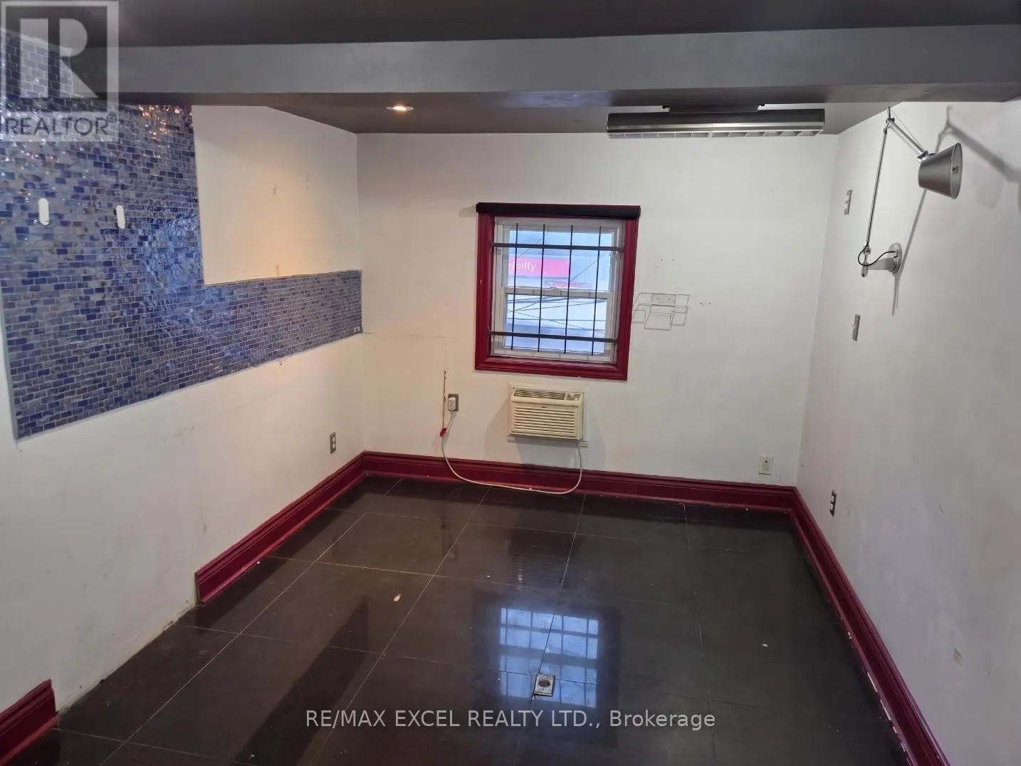 2ND FLOOR - 548 YONGE STREET