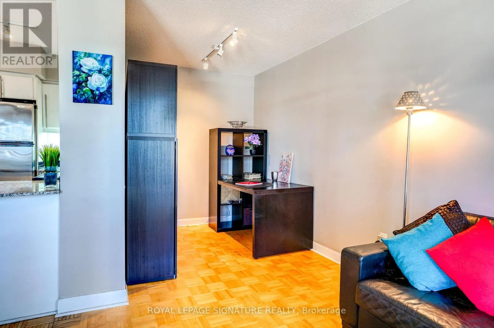 805 - 33 SHEPPARD AVENUE E