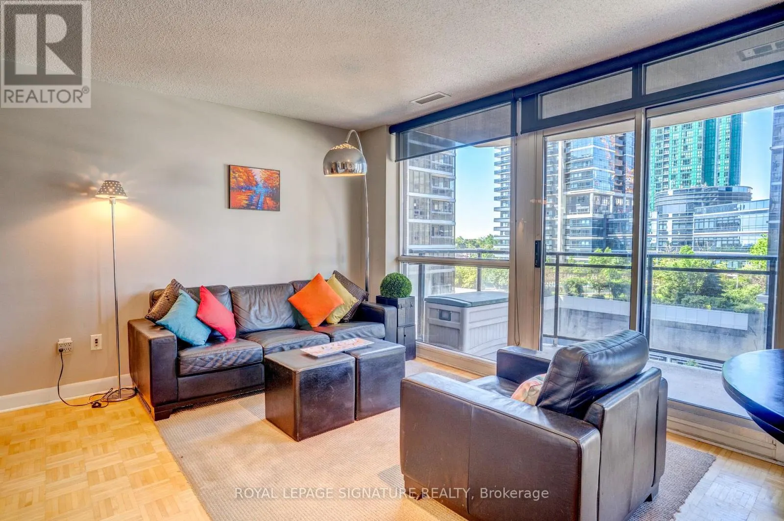 805 - 33 SHEPPARD AVENUE E