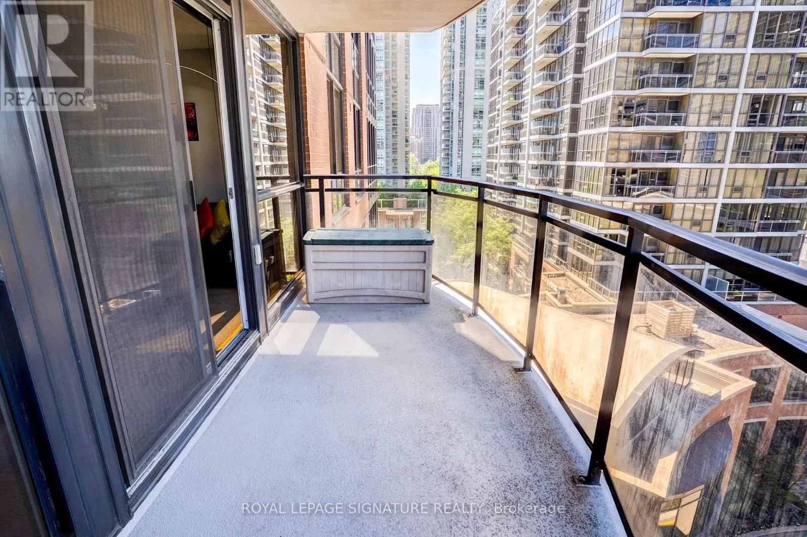 805 - 33 SHEPPARD AVENUE E