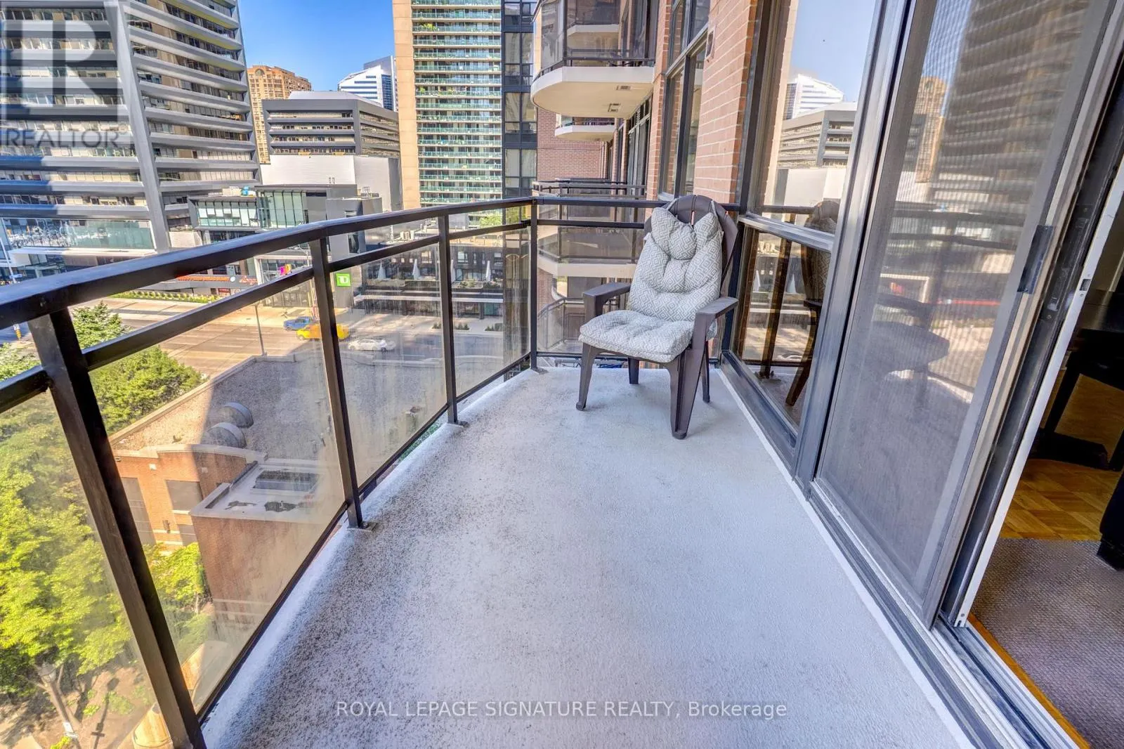 805 - 33 SHEPPARD AVENUE E