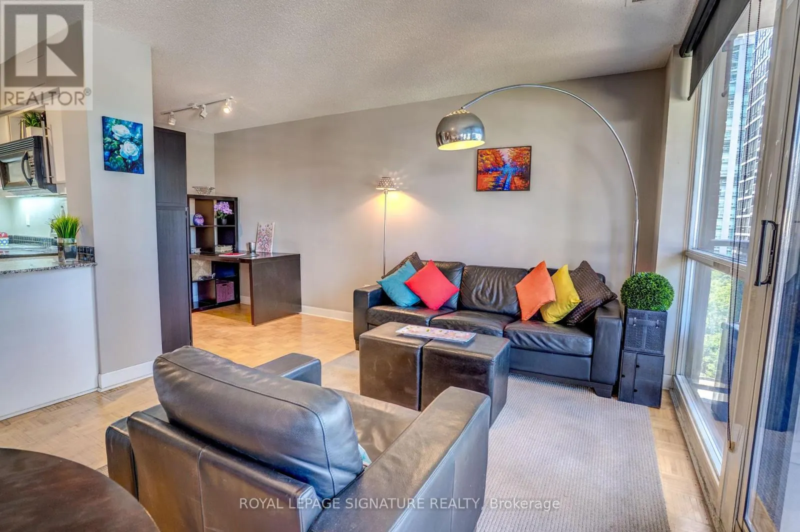 805 - 33 SHEPPARD AVENUE E