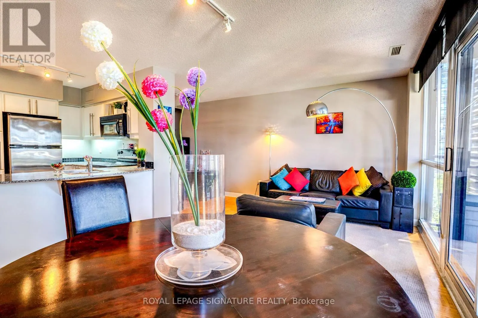 805 - 33 SHEPPARD AVENUE E