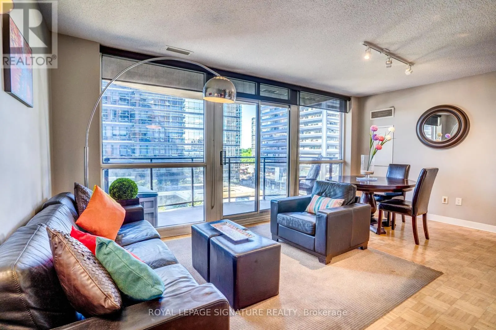 805 - 33 SHEPPARD AVENUE E