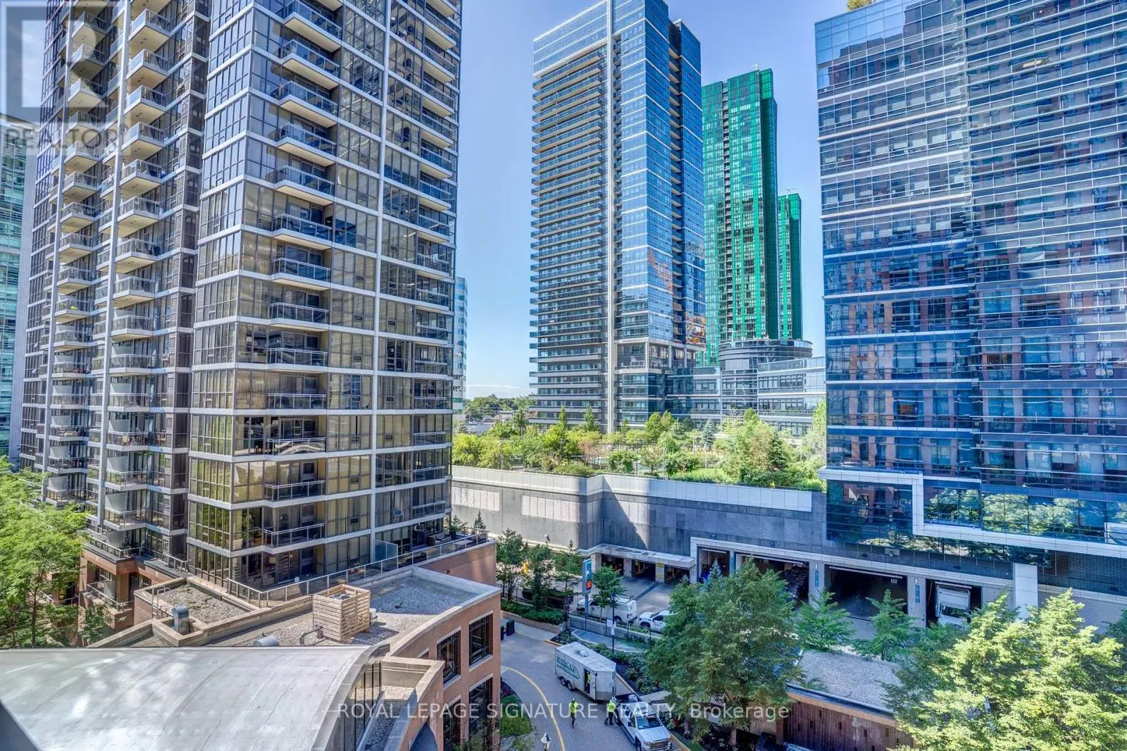 805 - 33 SHEPPARD AVENUE E
