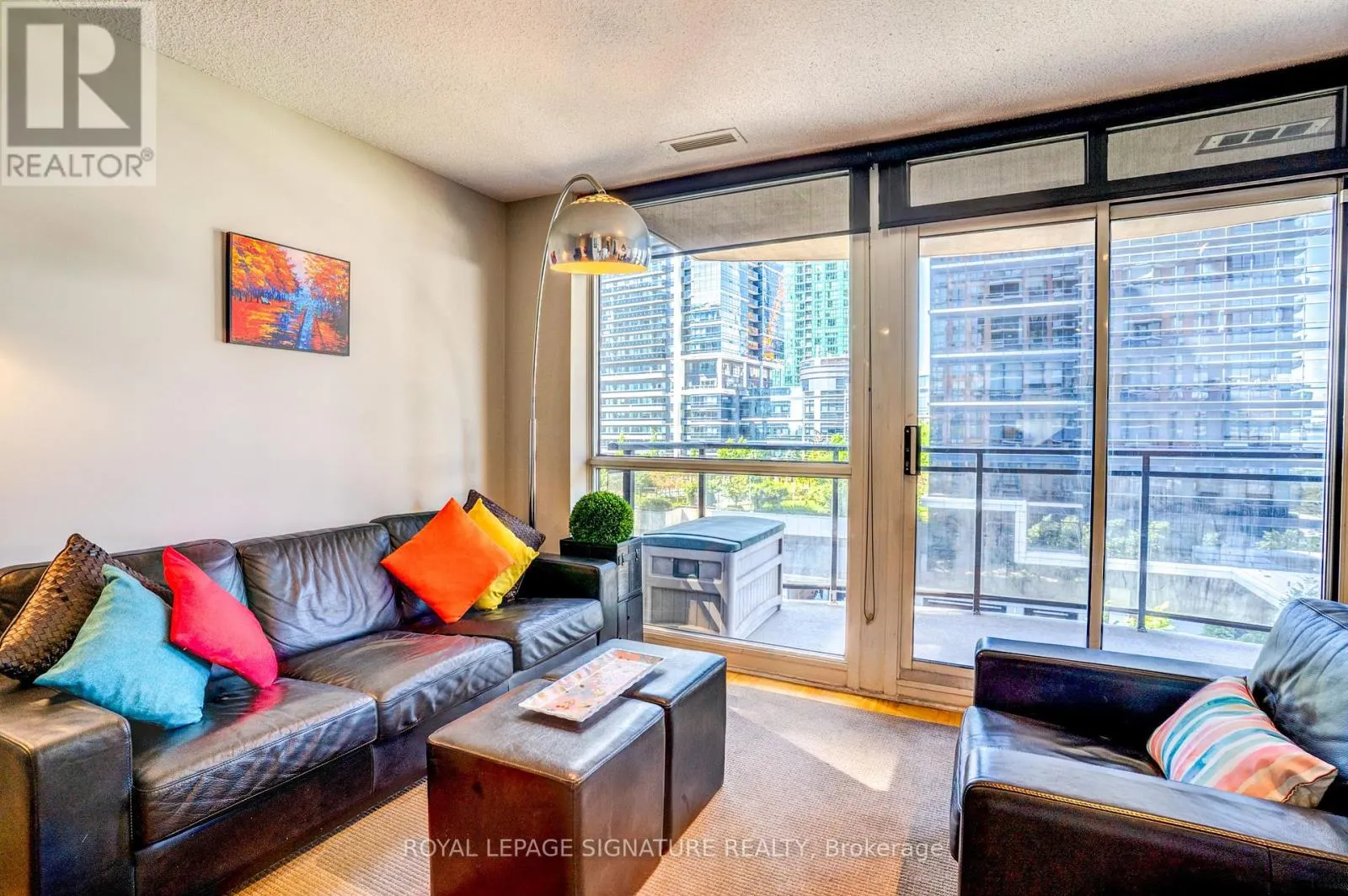 805 - 33 SHEPPARD AVENUE E