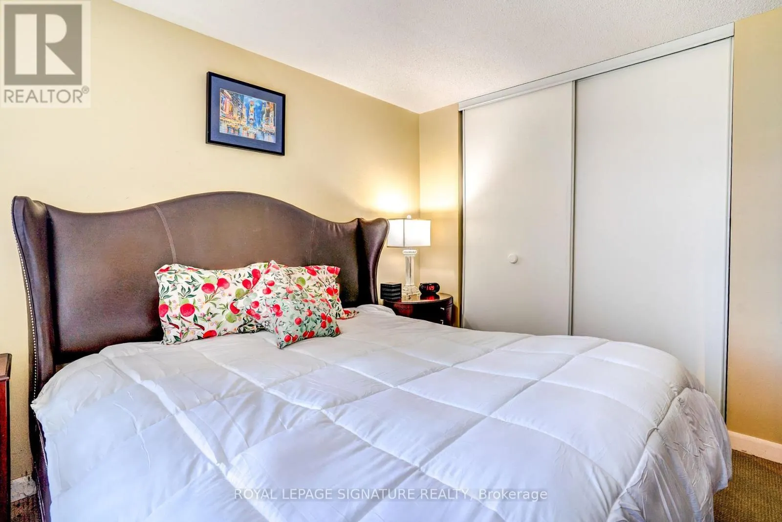 805 - 33 SHEPPARD AVENUE E