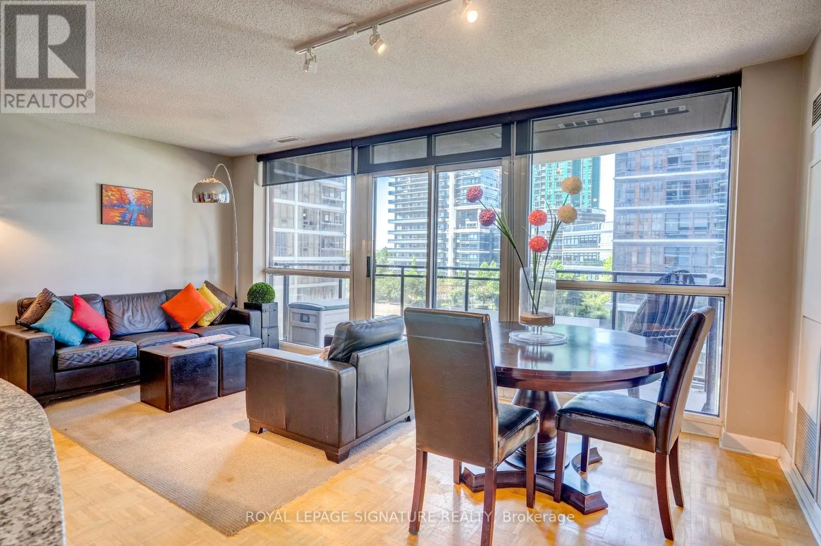 805 - 33 SHEPPARD AVENUE E