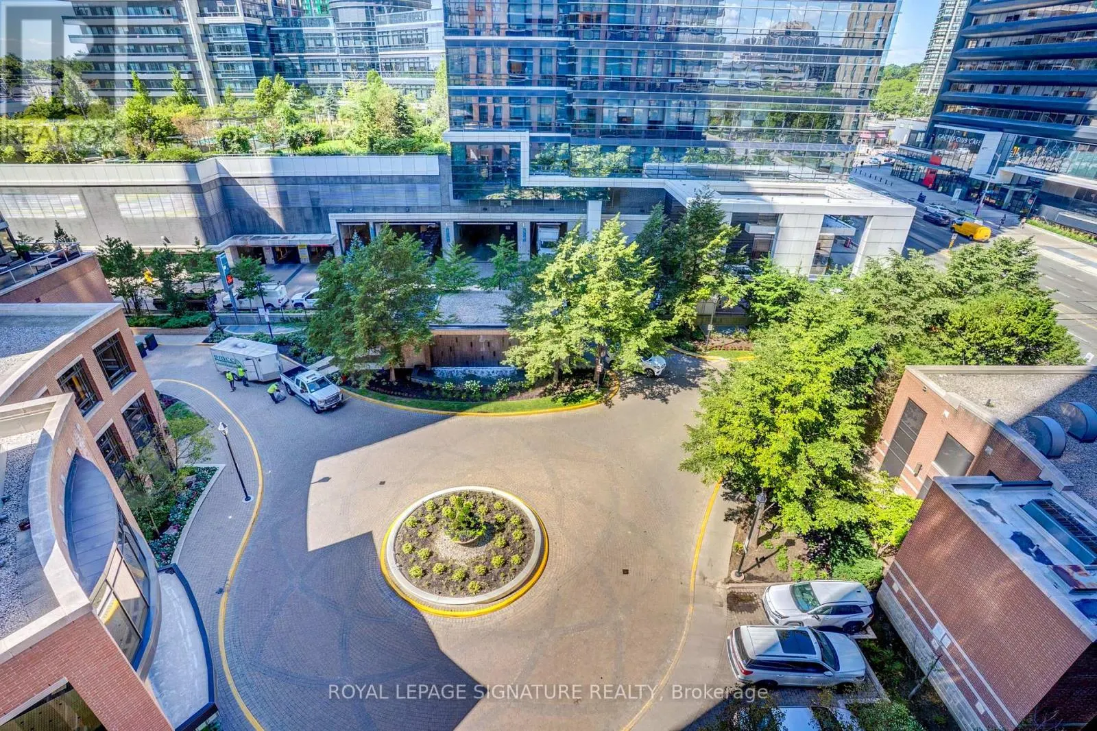 805 - 33 SHEPPARD AVENUE E