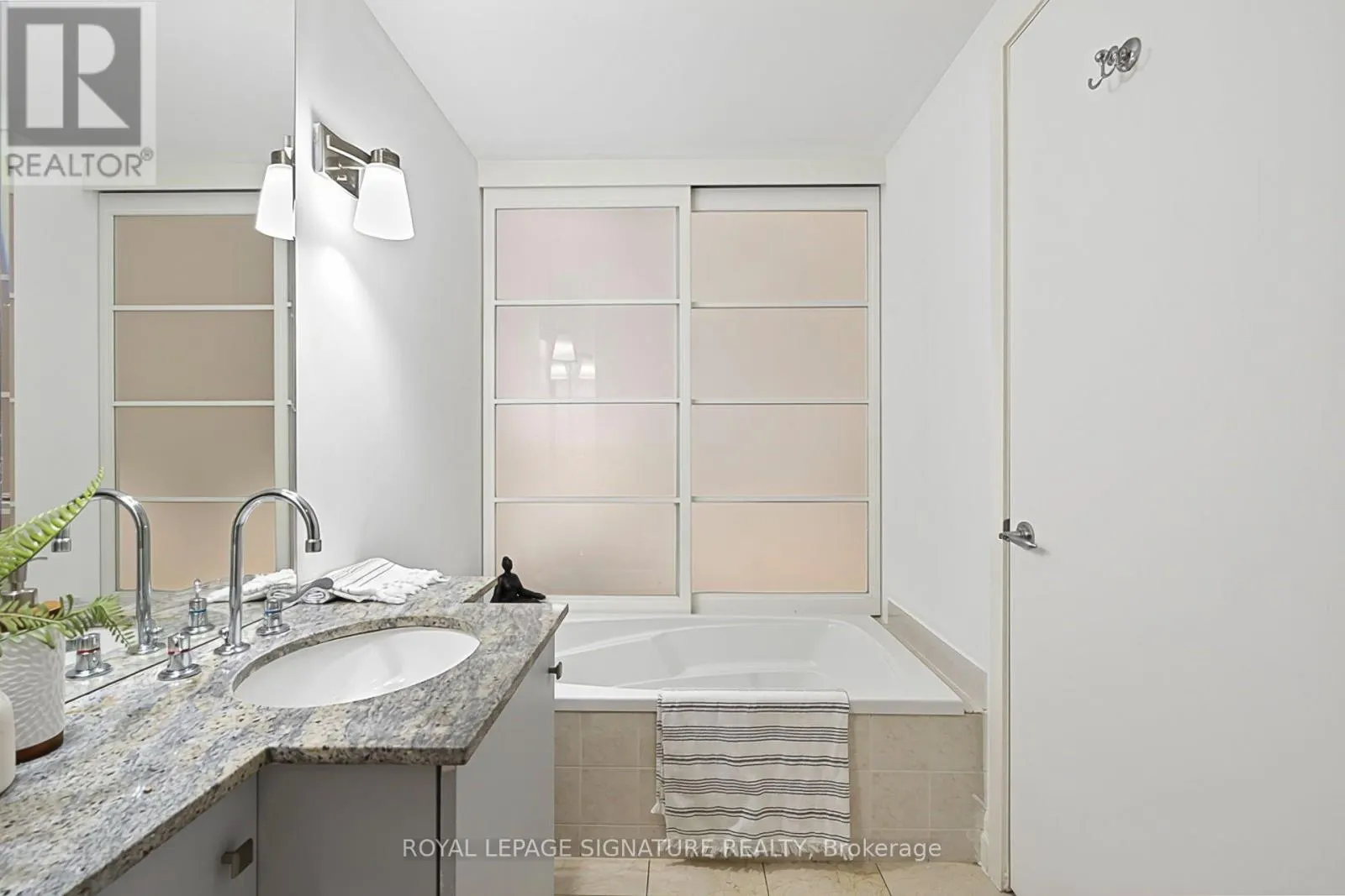 609W - 500 QUEENS QUAY W