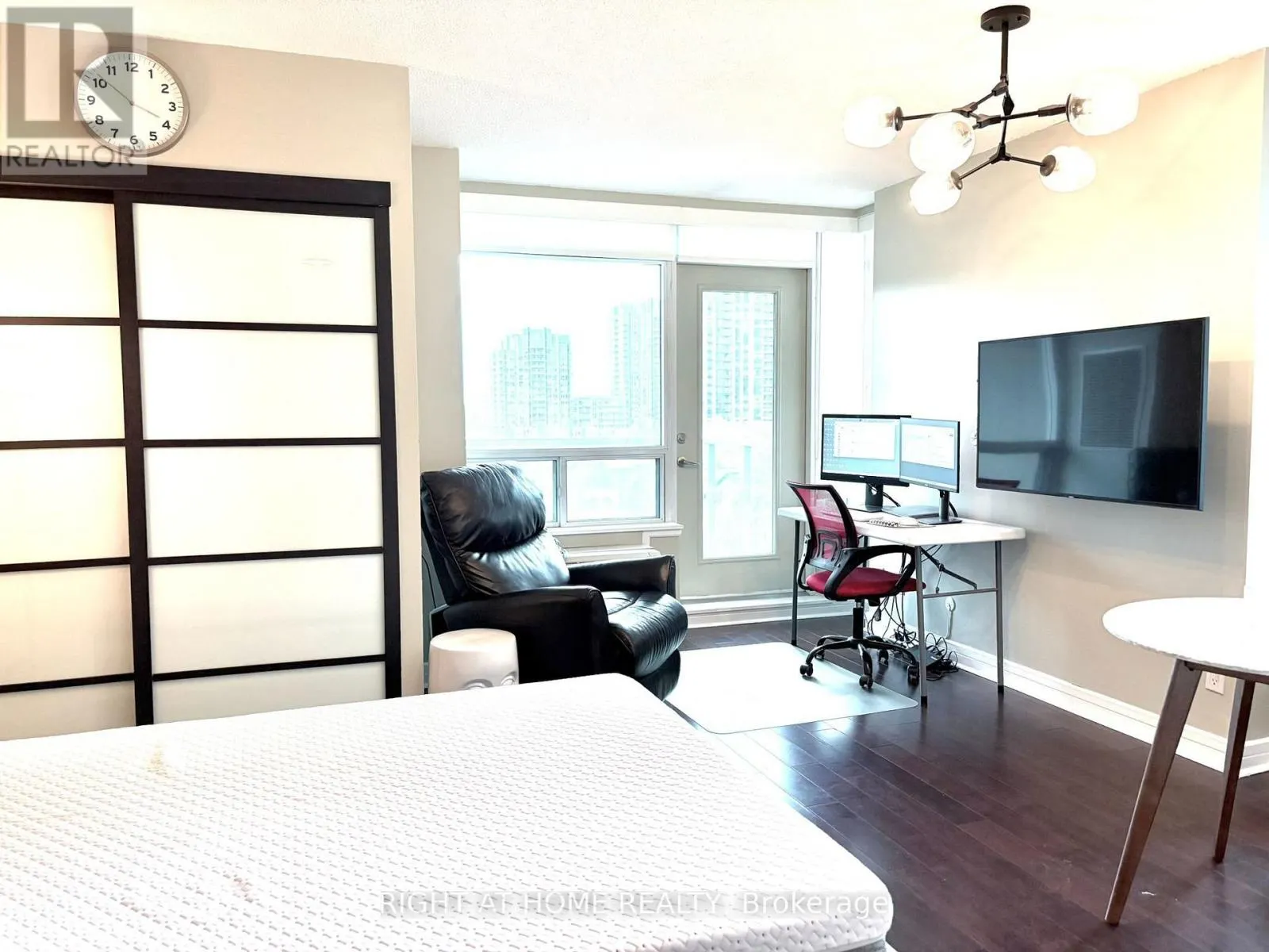 UPH15 - 19 AVONDALE AVENUE