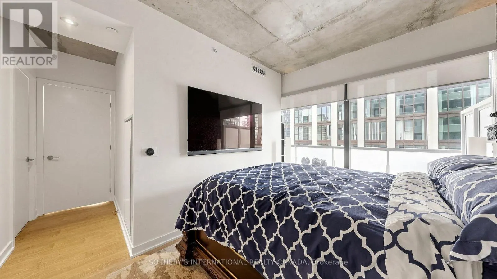 2807 - 11 CHARLOTTE STREET