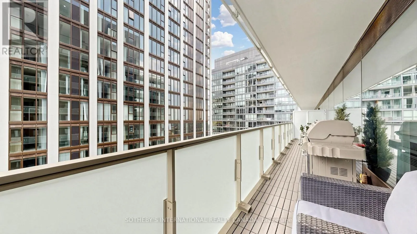 2807 - 11 CHARLOTTE STREET