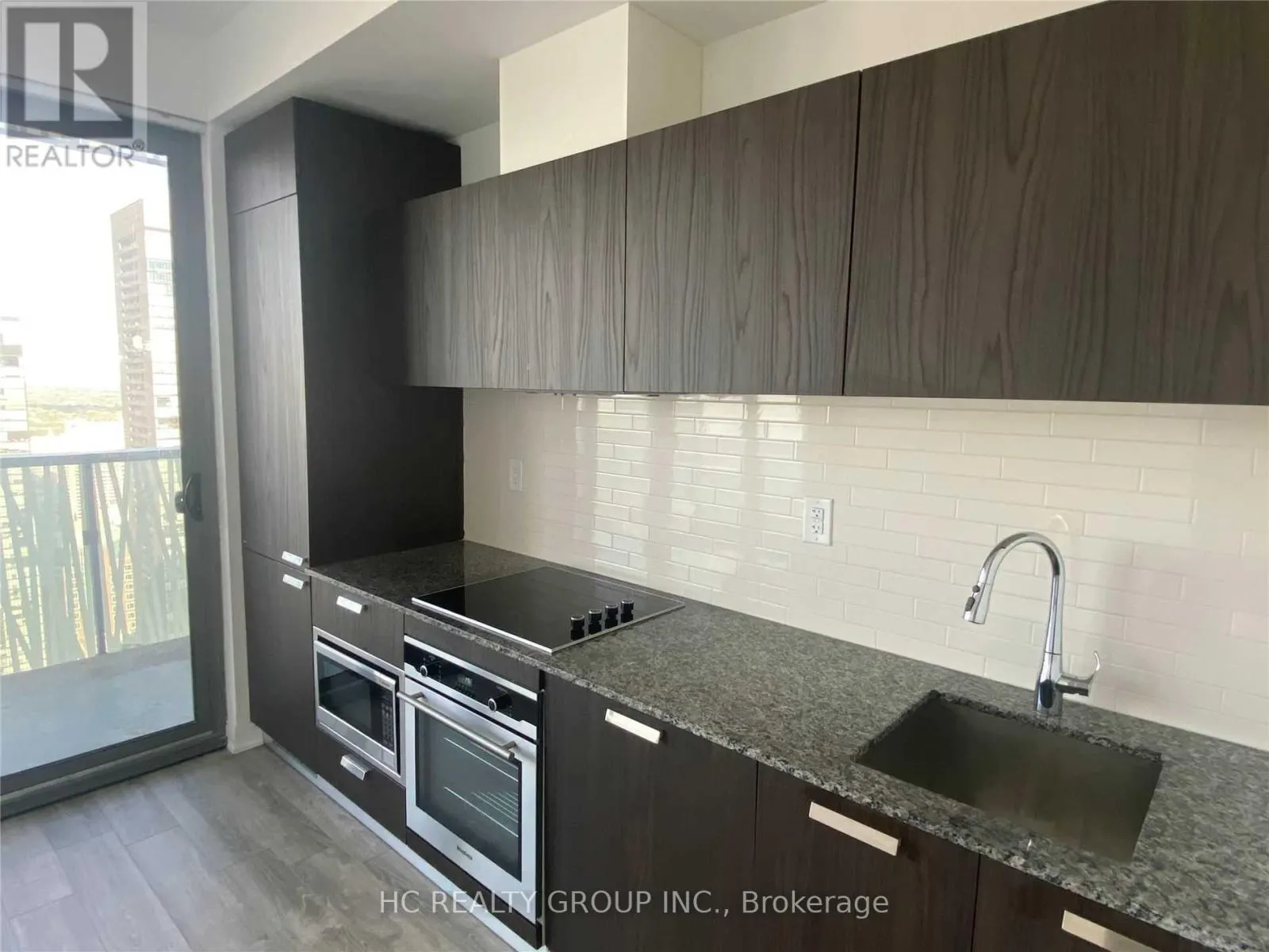 4613 - 50 CHARLES STREET E
