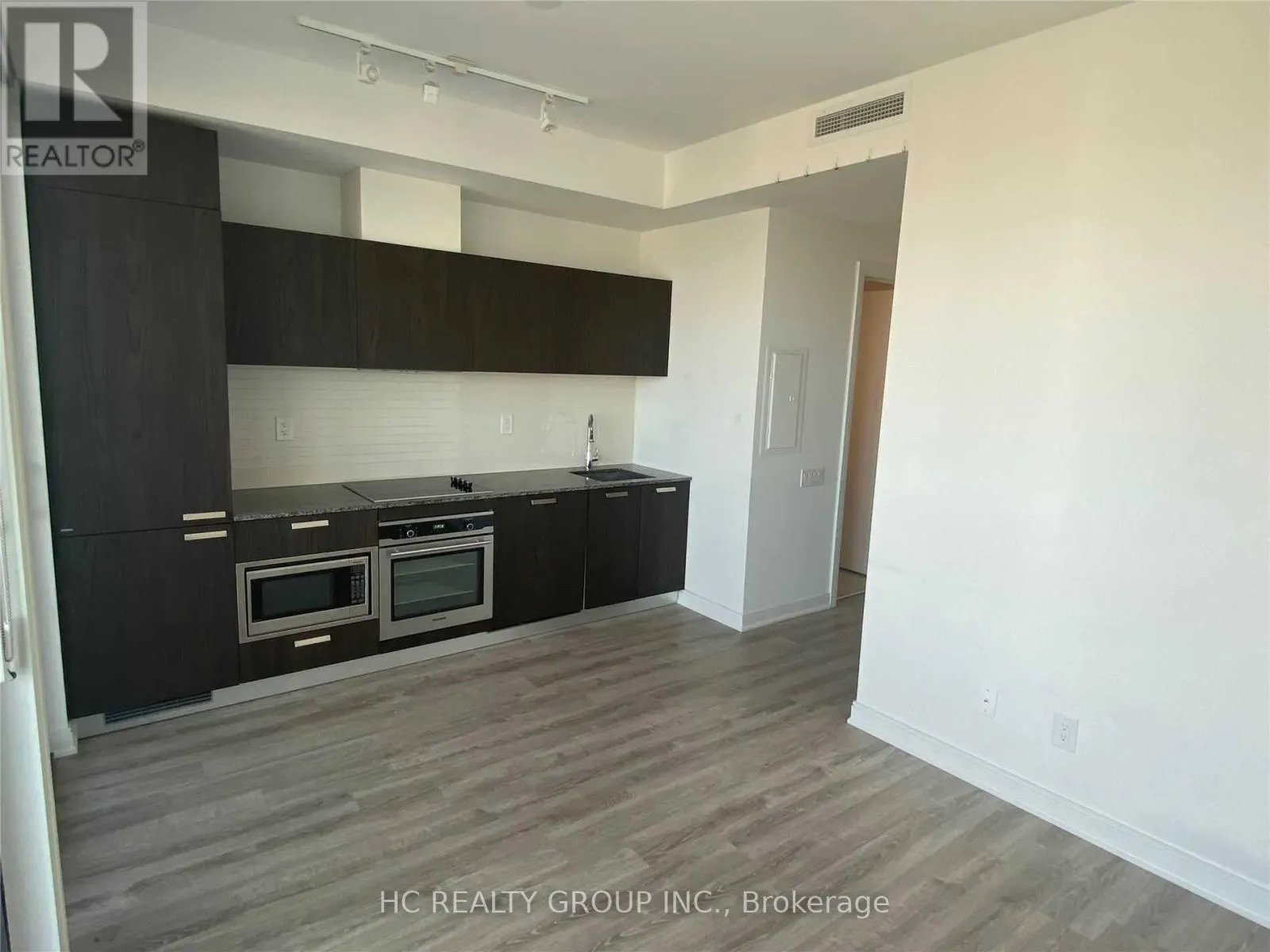 4613 - 50 CHARLES STREET E