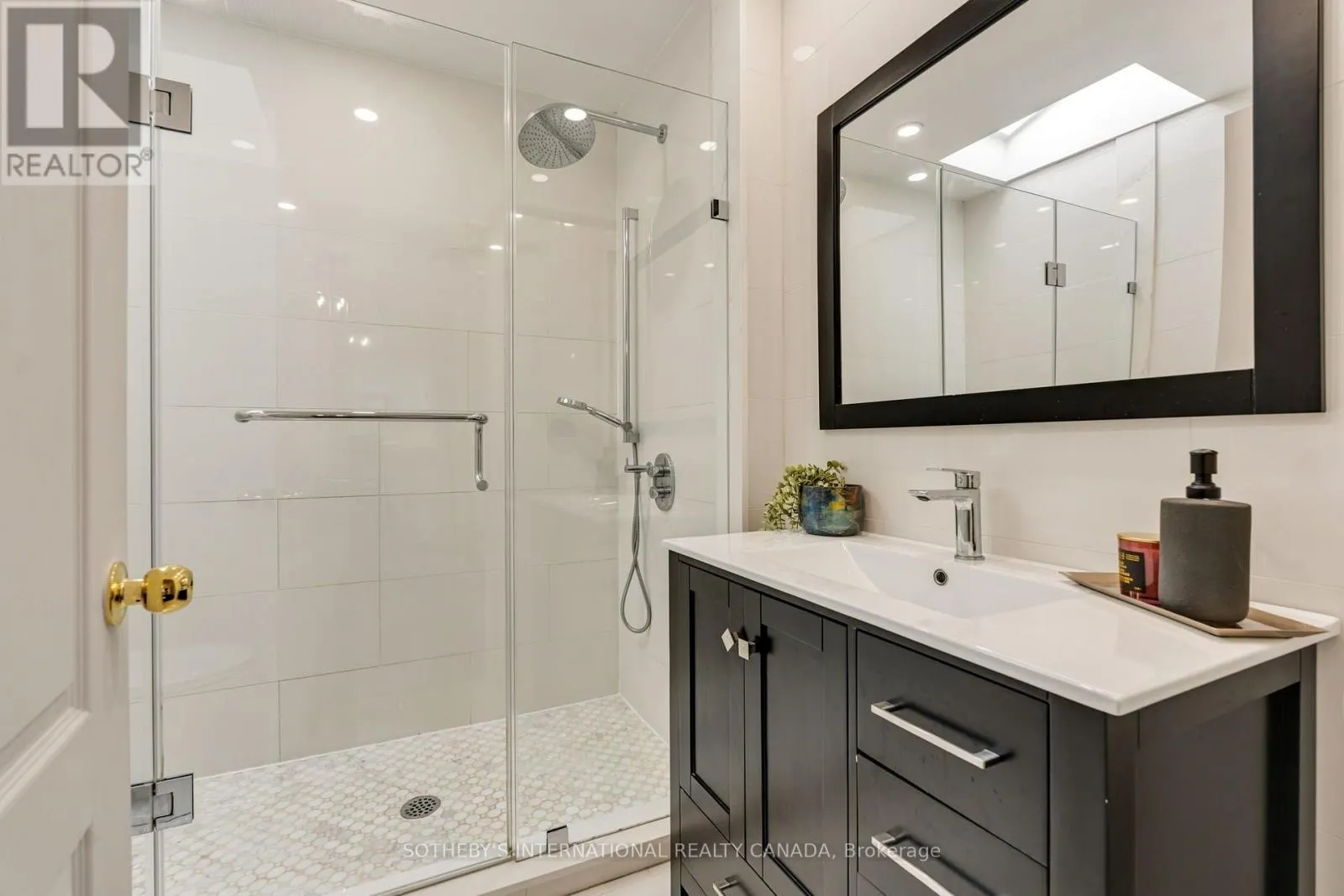 122 BRENTCLIFFE ROAD