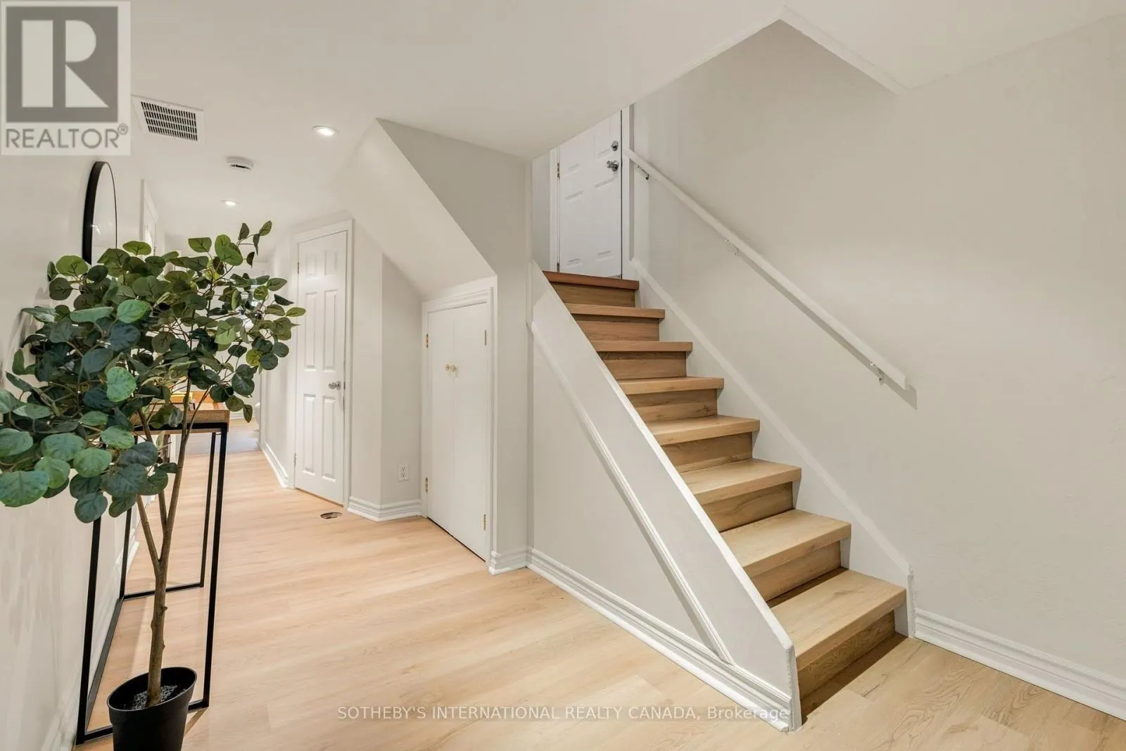 122 BRENTCLIFFE ROAD