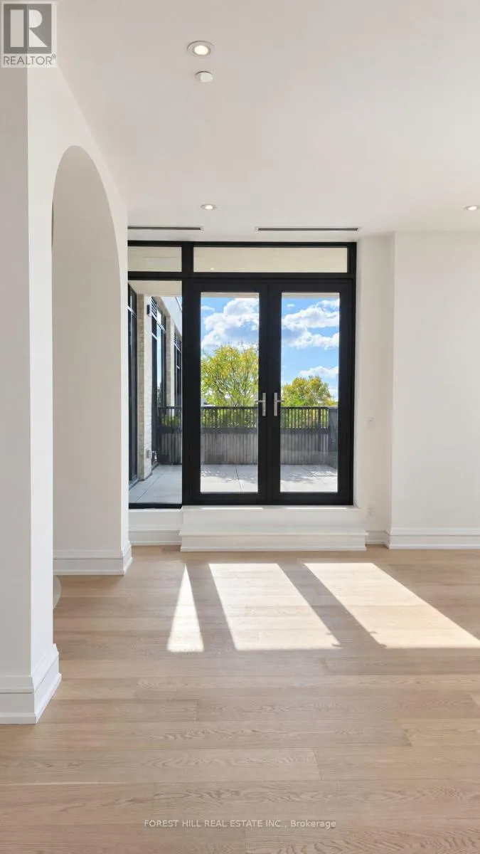 5B - 2010 BATHURST STREET