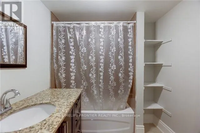 LOWER - 122 SEARLE AVENUE S