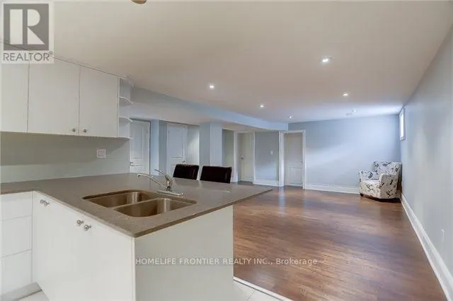 LOWER - 122 SEARLE AVENUE S