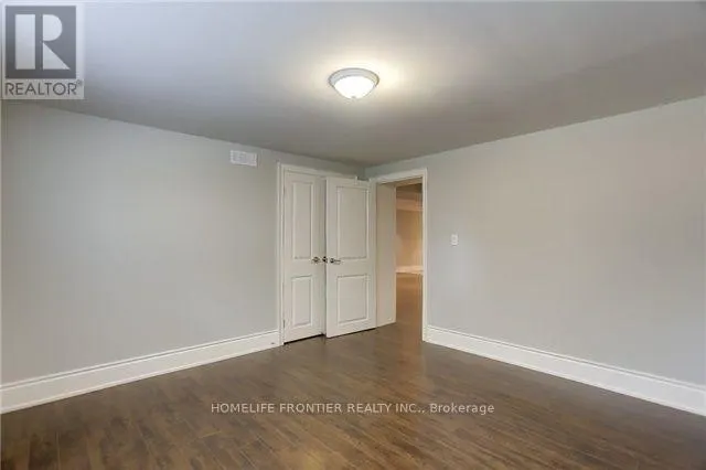 LOWER - 122 SEARLE AVENUE S