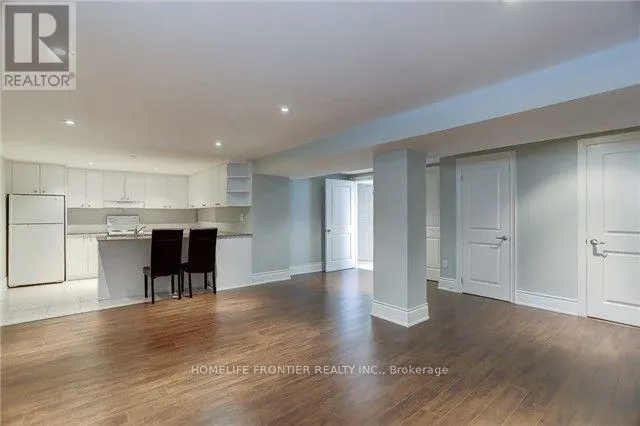 LOWER - 122 SEARLE AVENUE S