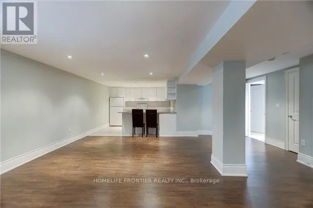 LOWER - 122 SEARLE AVENUE S