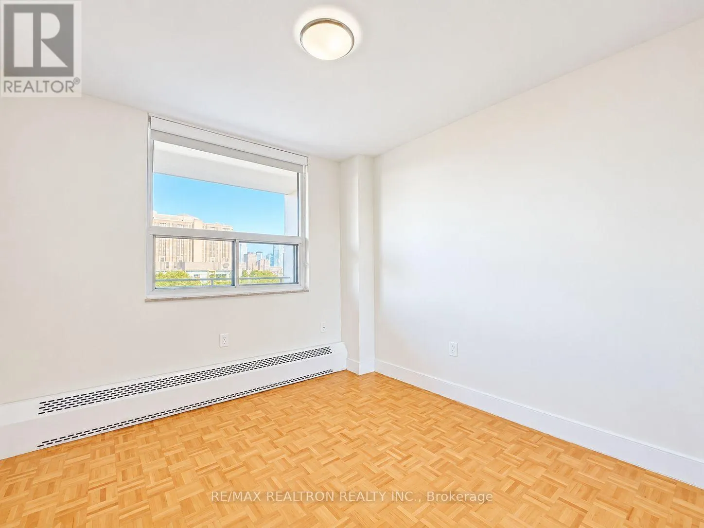 1206 - 666 SPADINA AVENUE