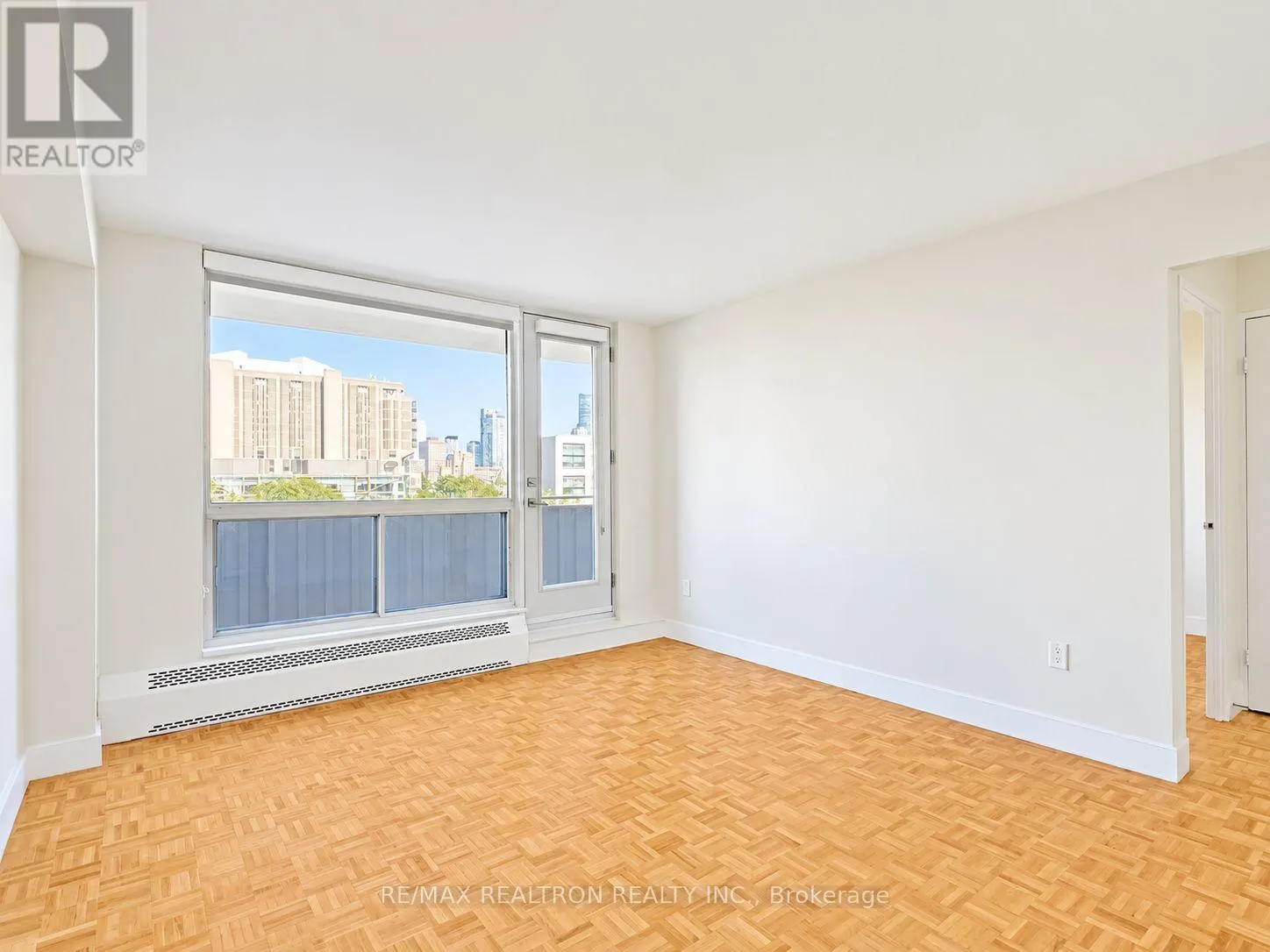 1206 - 666 SPADINA AVENUE