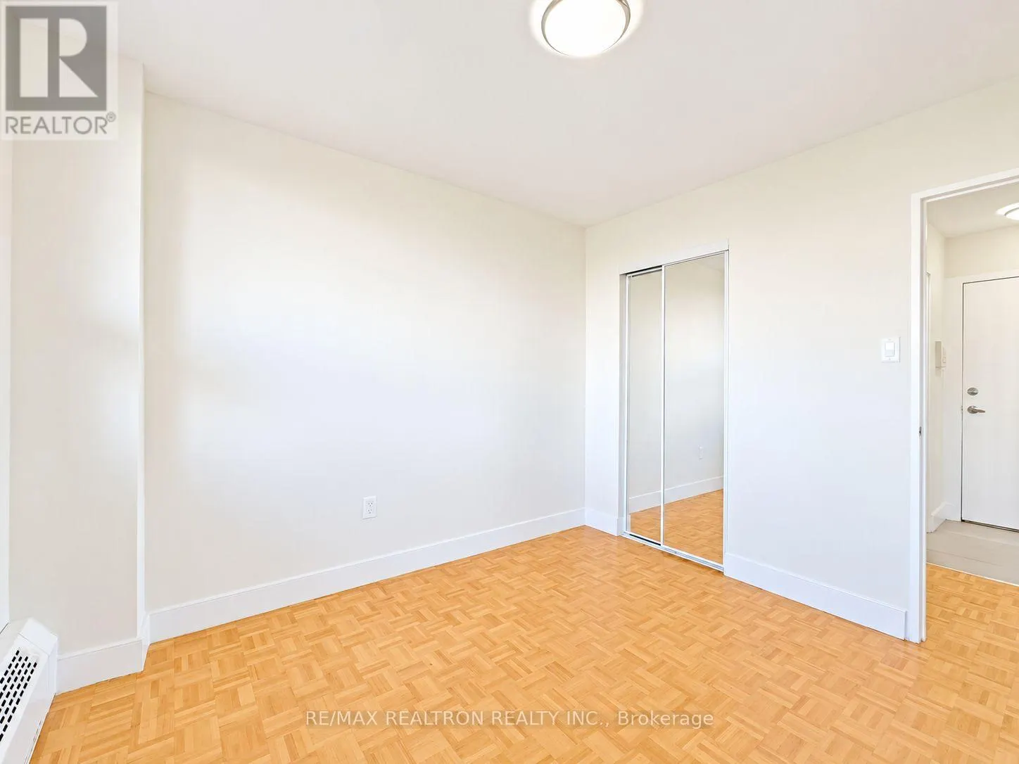 1206 - 666 SPADINA AVENUE