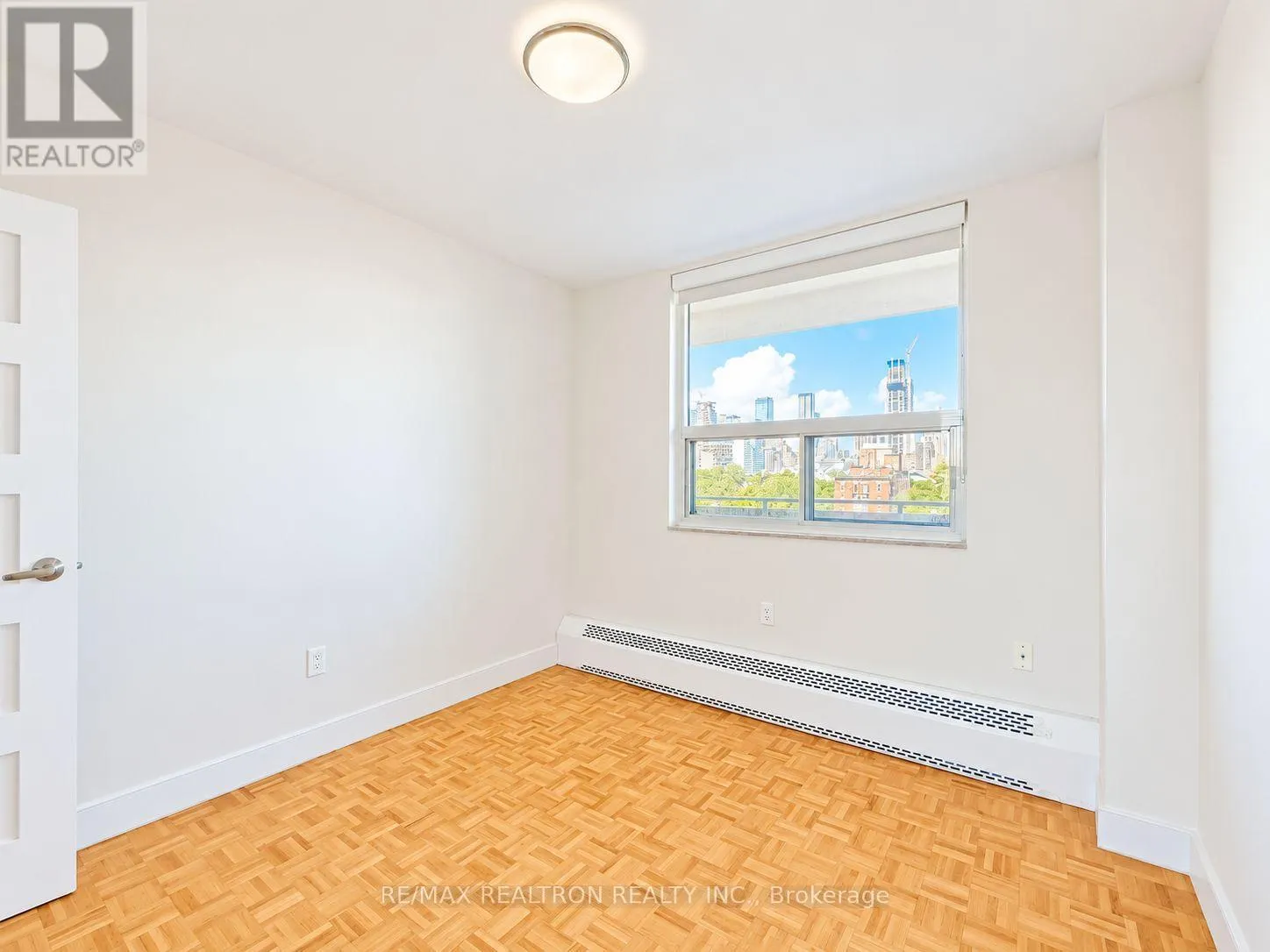 1206 - 666 SPADINA AVENUE